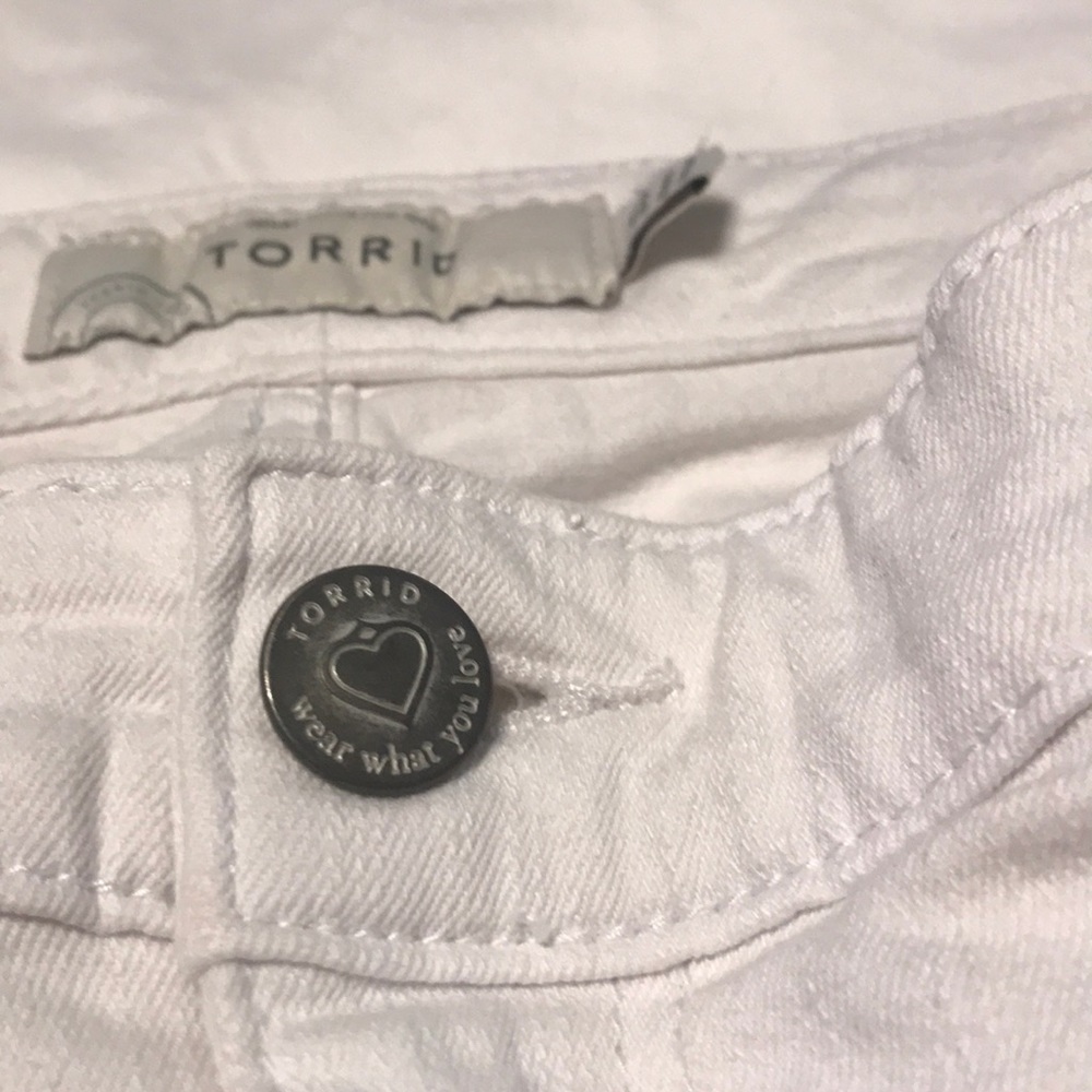 Torrid White Denim Lace Appliqué Jean Shorts - Picture 7 of 10